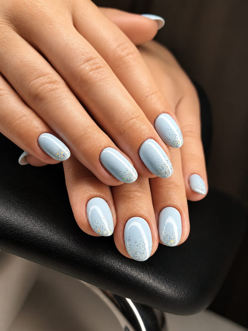 La folie des ongles courts cet été : la tendance chic, pratique et naturelle qui séduit toutes les générations